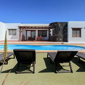 https://casa-mina-la-oliva.in-canary-islands.com